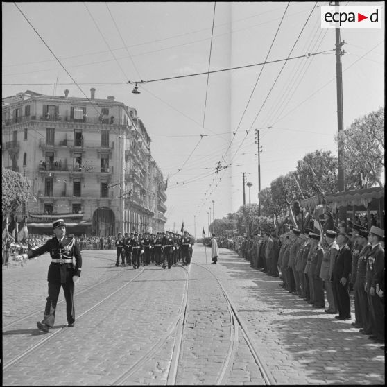 Défilé lors des commémorations du 8 mai 1945 à Alger.