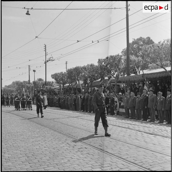 Défilé lors des commémorations du 8 mai 1945 à Alger.