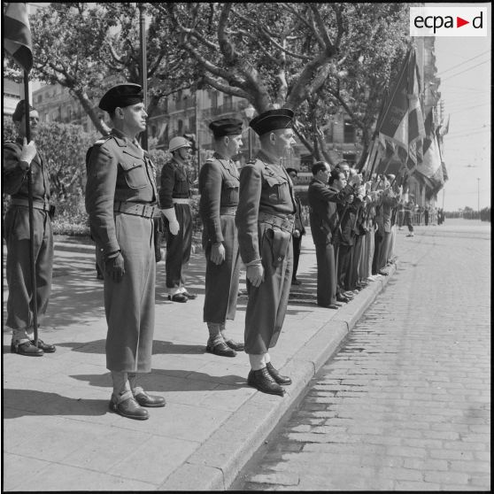 Défilé lors des commémorations du 8 mai 1945 à Alger.