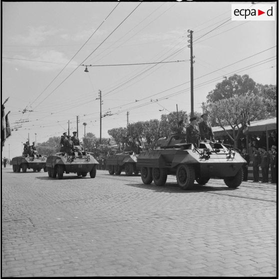 Défilé lors des commémorations du 8 mai 1945 à Alger.