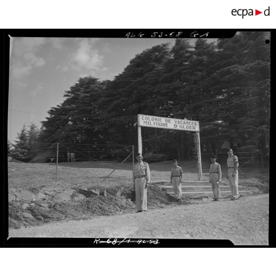 Entrée du centre de colonie de vacances militaire d'Alger, à Chrea.