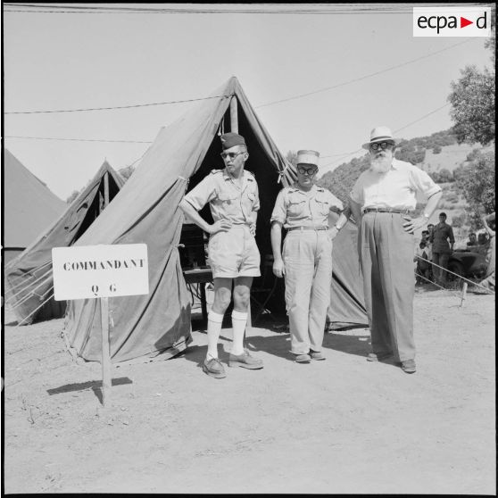 Tente du commandement au campement des unités de la Xe région militaire participant à des manoeuvres à Yakouren.