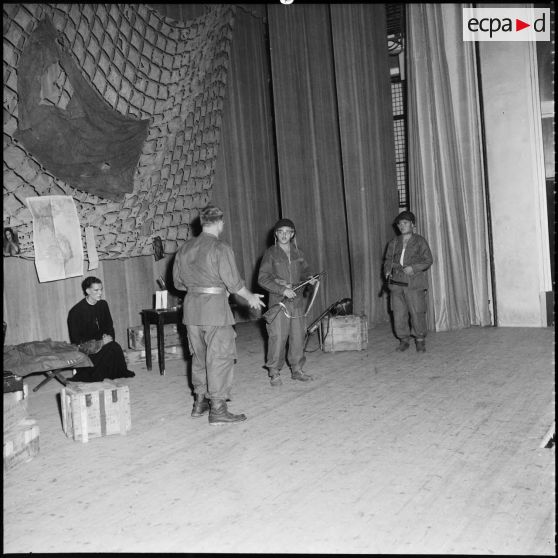 Gala des anciens du CEFEO (corps expéditionnaire français en Extrême-Orient) et des FF (forces française) d'Indochine à la salle Pierre Bordes à Alger.