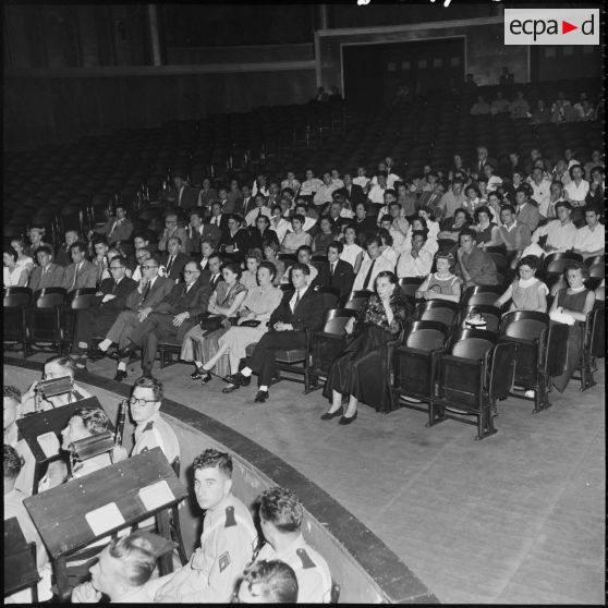 Gala des anciens du CEFEO (corps expéditionnaire français en Extrême-Orient) et des FF (forces française) d'Indochine à la salle Pierre Bordes à Alger.