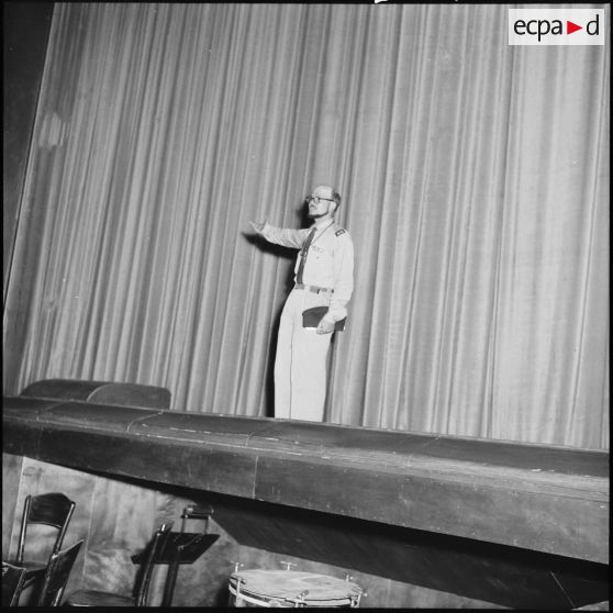 Discours de l'aumônier Deives au gala des anciens du CEFEO (corps expéditionnaire français en Extrême-Orient) et des FF (forces française) d'Indochine à la salle Pierre Bordes à Alger.