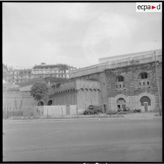 Bâtiment militaire dans la région d'Alger.