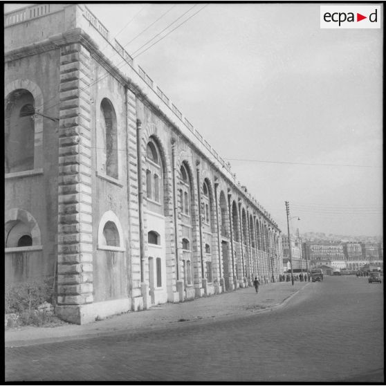 Bâtiment militaire dans la région d'Alger.