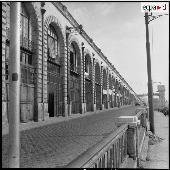 Arcades sur le front de mer d'Alger.