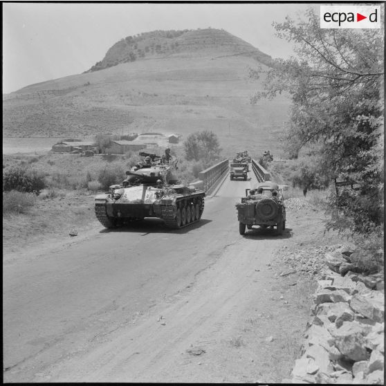 Manoeuvres et ateliers du matériel avec le 5e RCA  (régiment de chasseurs d'Afrique) et le 2e RTA (régiment de tirailleurs algériens) à Yakouren.