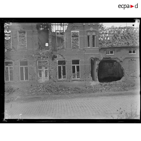 Woesten. Ruines d'une maison sur la route d'Ypres. [légende d'origine]