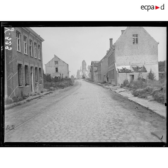 Woesten. La grande rue du village. [légende d'origine]