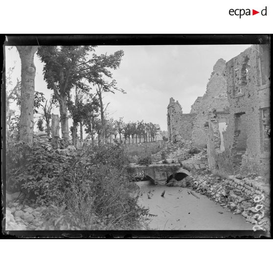 Caeskerke. Travaux de défense devant le village. [légende d'origine]