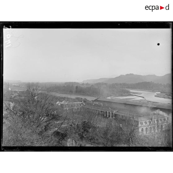 Pau. La gare et le Gave. [légende d'origine]