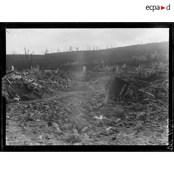 Vaudesson, rue principale. [légende d'origine]