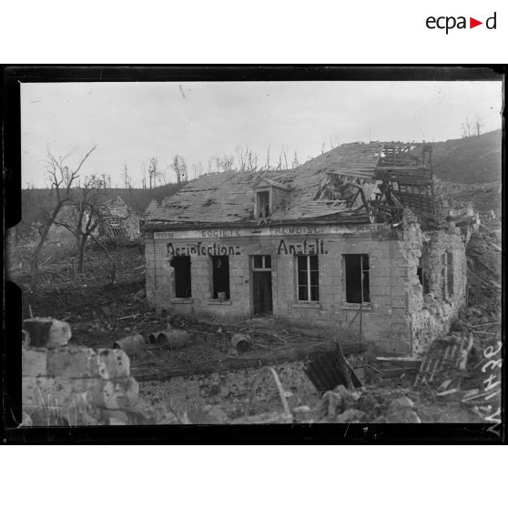 Vaudesson, salle de desinfection allemande après l'offensive. [légende d'origine]