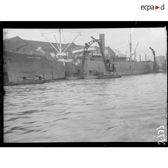 Rouen. L’Antiope, transport de charbon. [légende d’origine]