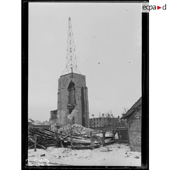 Verdun-citadelle. La tour de TSF. [légende d’origine]