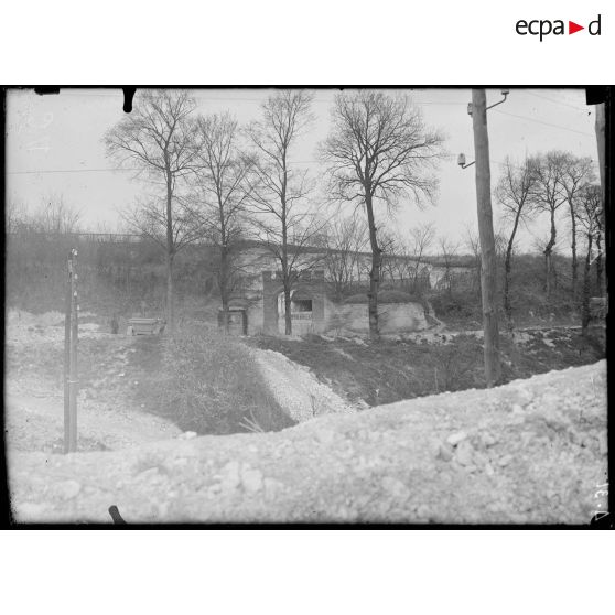 Montdidier. Entrée du parc de munitions. [légende d'origine]