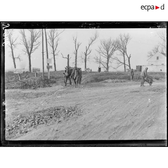 Verdun. Carrefour de Porte Neuve. [légende d'origine]