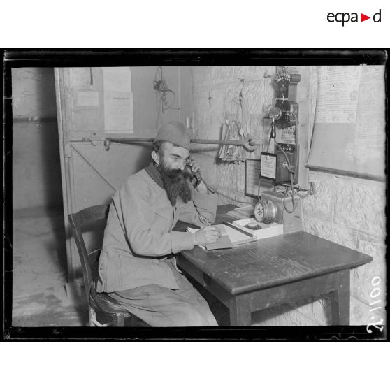 Verdun, citadelle. Poste téléphonique des troupes de passage. [légende d'origine]