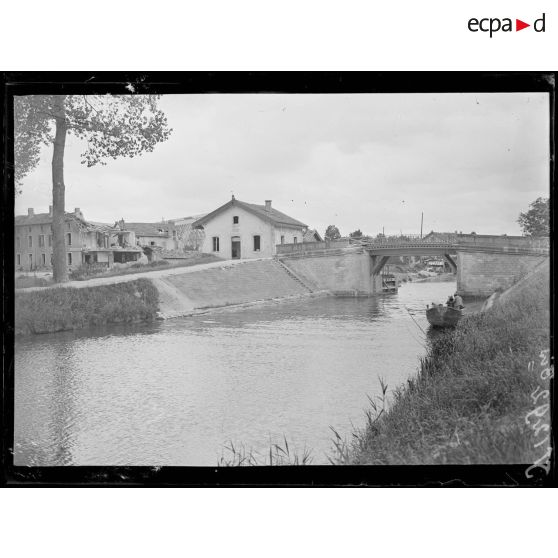 Belleville (Meuse). Le canal. [légende d'origine]