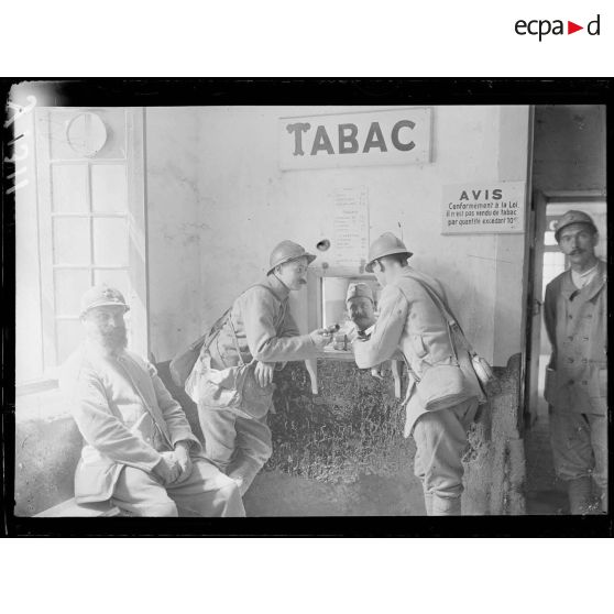 Verdun (Meuse). Bureau de tabac de la coopérative. [légende d'origine]