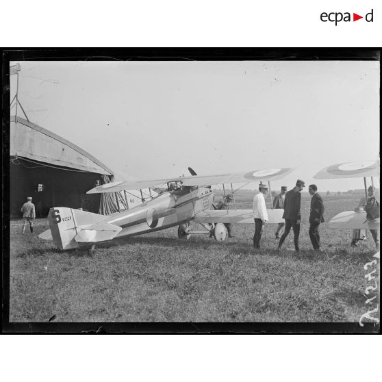 Souilly (Meuse). Parc d'aviation, départ d'un Spad [légende d'origine]