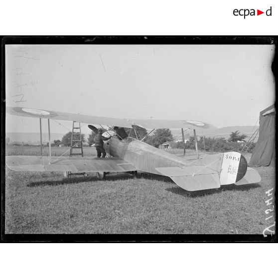 Souilly (Meuse). Parc d'aviation, le Sopwith, type anglais. [légende d'origine]