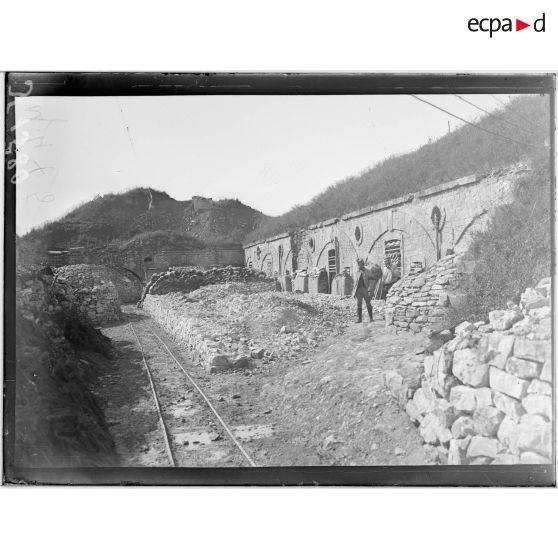 Fort des Paroches (Meuse). Les fossés. [légende d'origine]