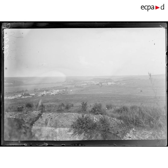 Fort des Paroches (Meuse). Vue d'ensemble de Saint-Mihiel pris du haut du fort. [légende d'origine]