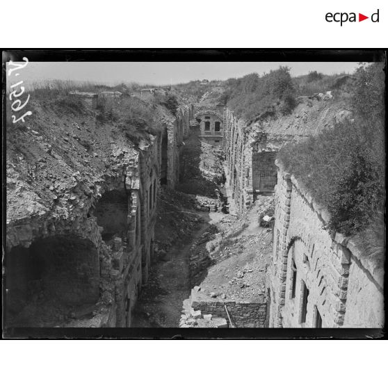 Troyon (Meuse). Le fort. Cour intérieure. [légende d'origine]