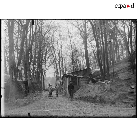 Parc d'offémont (Oise). Cantonnement de soldats. [légende d'origine]