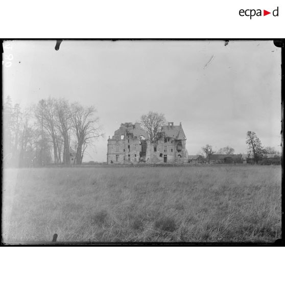 Plessis-de-Roye (Oise). Façade principale (château). [légende d'origine]