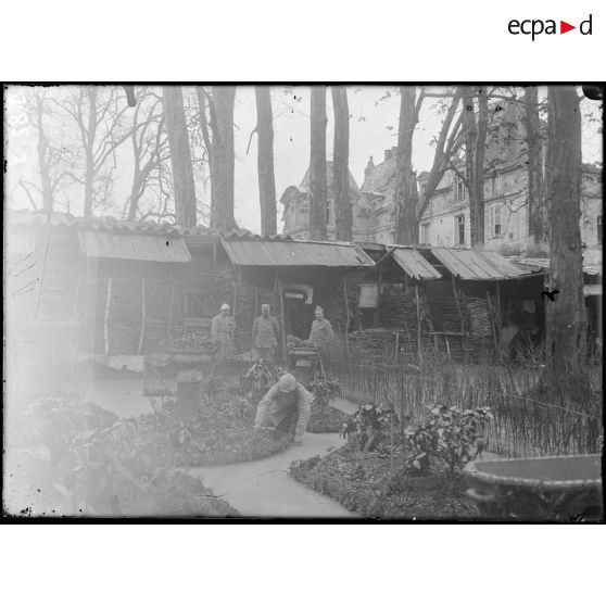 Plessis-de-Roye (Oise). Jardin tracé et entretenu par les soldats. [légende d'origine]