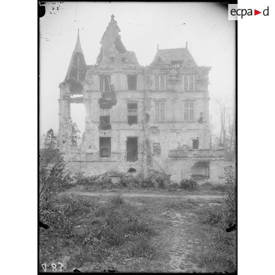 Plessis-de-Roye (Oise). Autre façade du château. [légende d'origine]