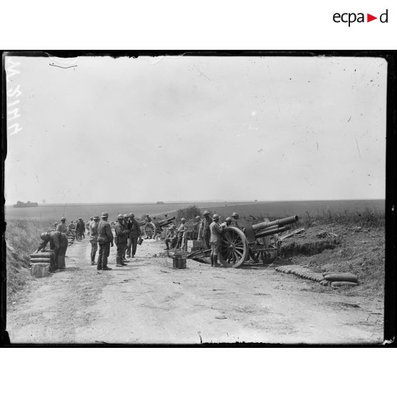 Bellevue, canons Saint-Chamond en position. [légende d'origine]