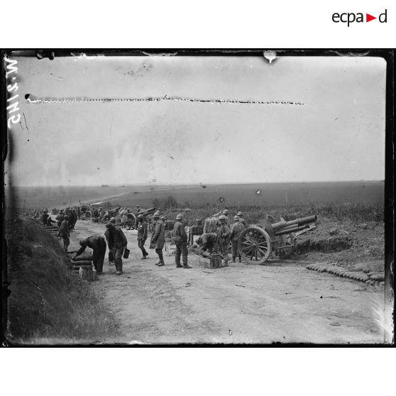 Bellevue, canons Saint-Chamond en position. [légende d'origine]