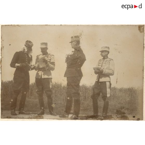 Juin 1902 - Manœuvre avec cadres de la 7e Division de Cavalerie - G[énér]al Burny, L[ieutenan]t col[onel] Gillain, Cap[itaine] Descoins et Mesple. [légende d'origine]