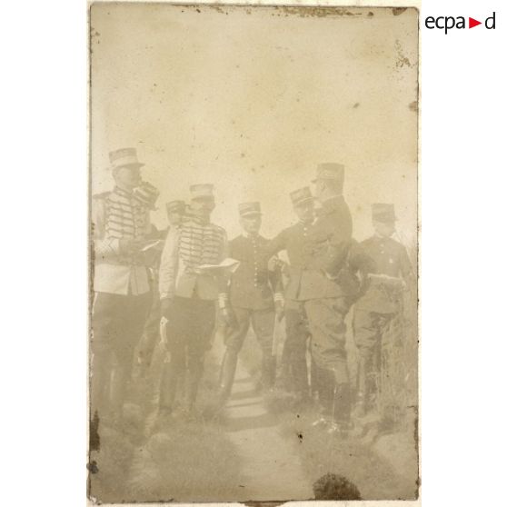 Juin 1902 - Manœuvre avec cadres de la 7e Division de Cavalerie - Et[at] major - L[ieutenan]t Col[onel] Domenech, Col[onel] De Rochefort, L[ieutenan]t col[onel] De Sourdeval. [légende d'origine]