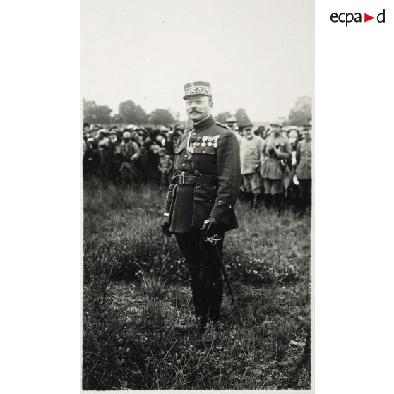 Châlons. 14 juillet 1916. G[énér]al Degoutte, chef d'Etat-Major de la 4e Armée. [légende d'origine]