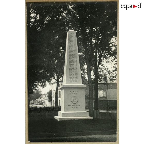 1923. Le Monument aux Morts de la Flèche (Promenade du Pré). [légende d'origine]