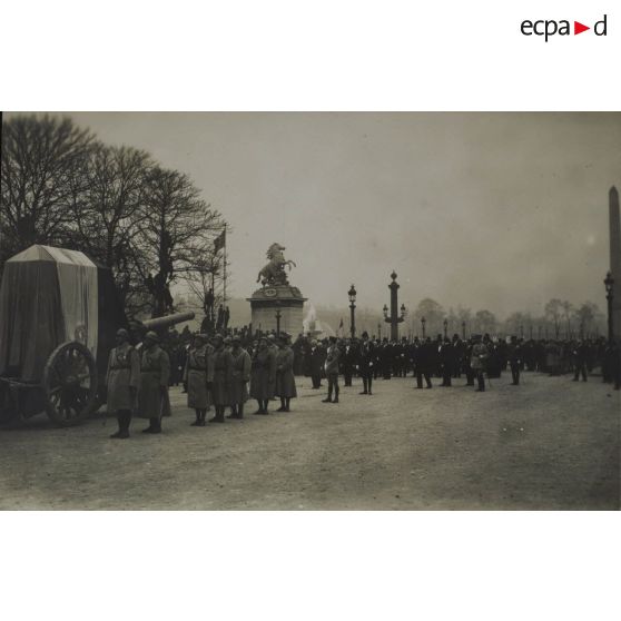 [Cérémonie d'obsèques d'une personnalité militaire, place de la Concorde à Paris, s. d.]