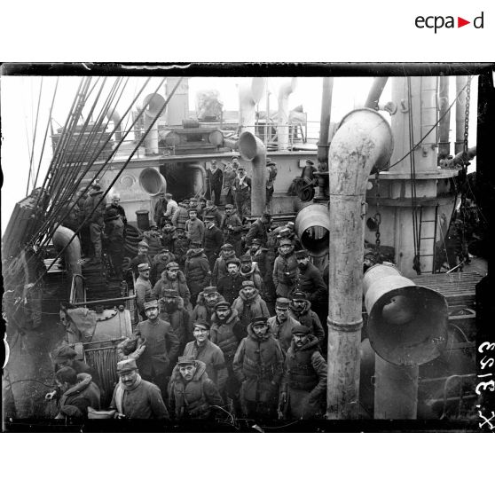 Le rapatriement de prisonniers français de Rotterdam à Cherbourg, à bord  "Sobral", en décembre 1918. [légende d'origine]