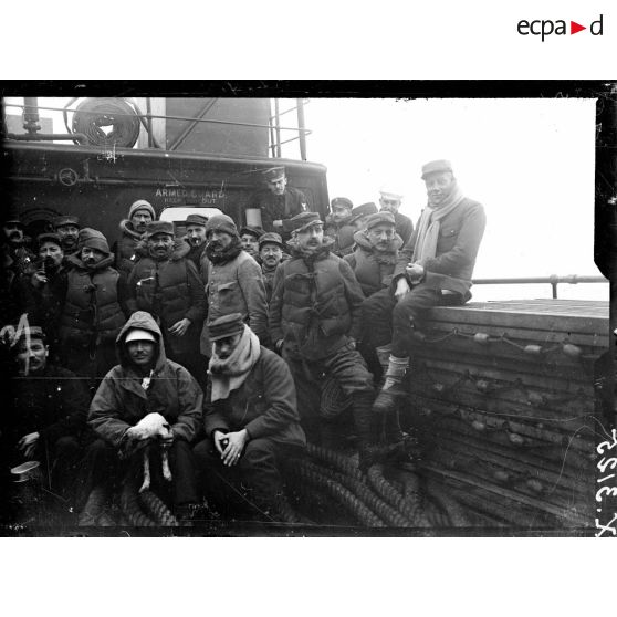 Le rapatriement de prisonniers français de Rotterdam à Cherbourg, à bord  "Sobral", en décembre 1918. [légende d'origine]