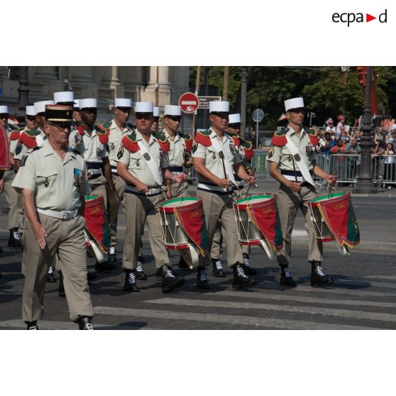 Défilé de la musique de la Légion étrangère sur les Champs-Elysées, lors du défilé militaire du 14 juillet 2018 à Paris.