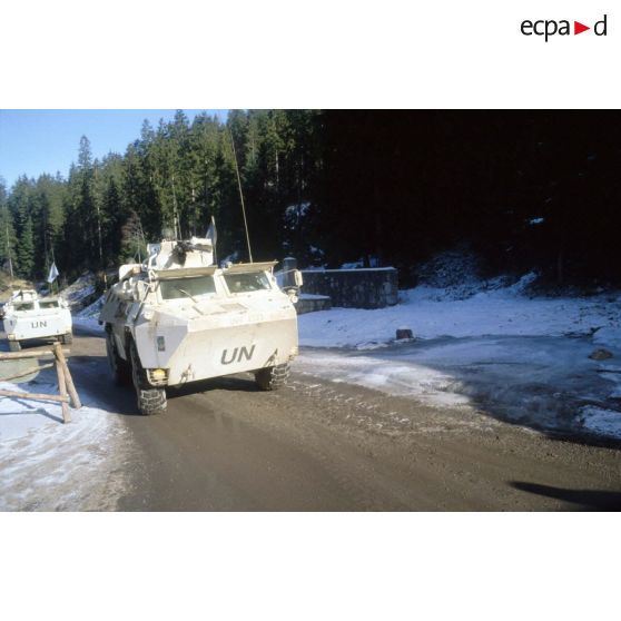 Convoi de VAB du BAT INF 2 (RICM) sur les routes bosniaques enneigées en direction de Rogatica.