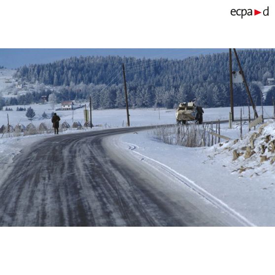 Convoi de VAB du BAT INF 2 (RICM) sur les routes bosniaques enneigées en direction de Rogatica.