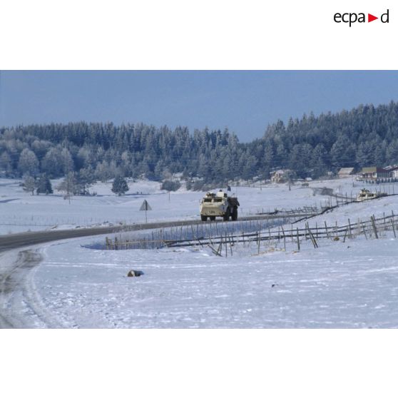 Convoi de VAB du BAT INF 2 (RICM) sur les routes bosniaques enneigées en direction de Rogatica.