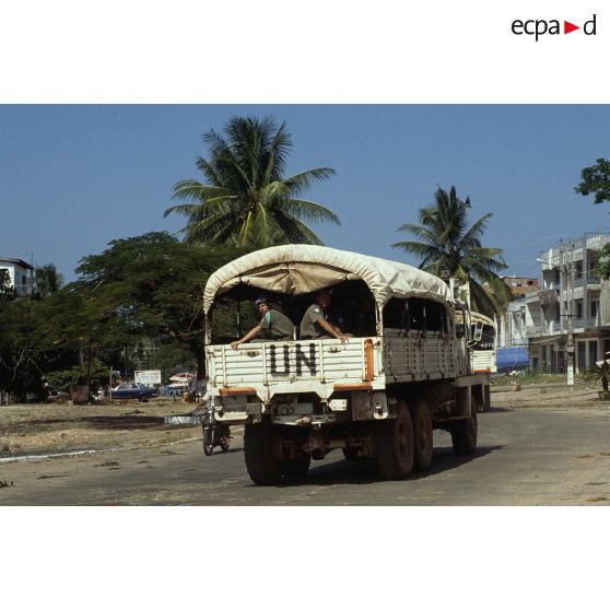 Convoi de casques bleus français en route pour Sihanoukville.