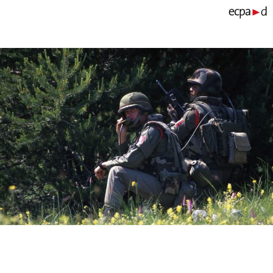 Les légionnaires du 2e REI participent à un exercice de combat d'infanterie sur le plateau de Trébichevo.